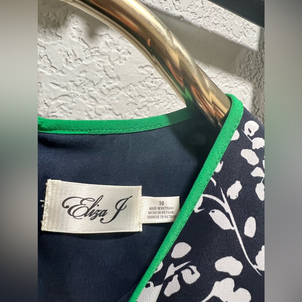 NWOT Eliza J Crop Wide Leg Floral Navy Blue Jumpsuit ~ Sz 10 - Picture 5 of 9
